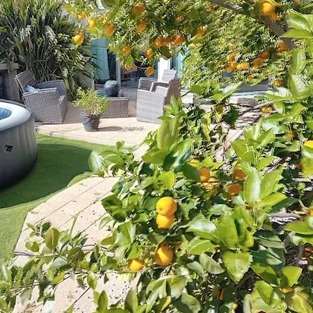 Logement, Jardin, Jacuzzi Garage *