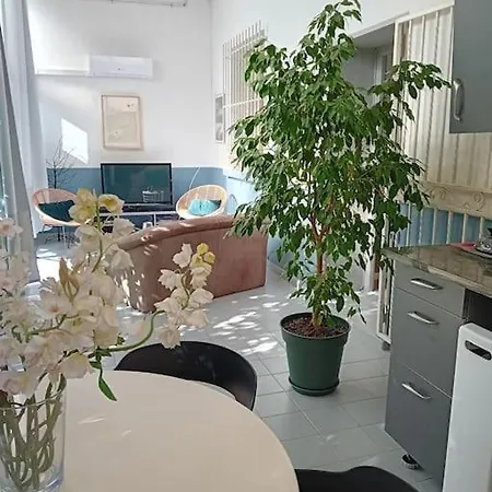 Logement, Jardin, Jacuzzi Garage *